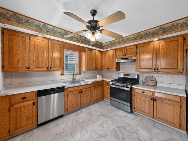 1022 13th, ROCKFORD, Illinois 61104, 3 Bedrooms Bedrooms, ,1 BathroomBathrooms,House,For Sale,13th,202605209