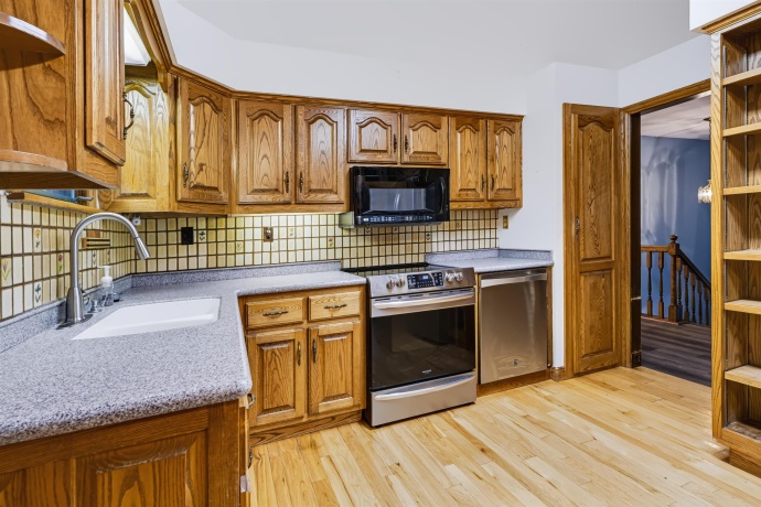 7901 Louella, ROSCOE, Illinois 61073, 5 Bedrooms Bedrooms, ,2 BathroomsBathrooms,House,For Sale,Louella,202605025