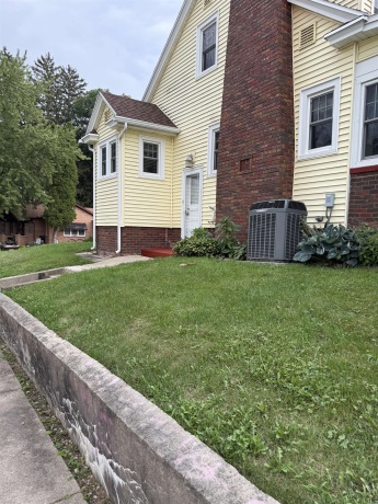 73 Sunset, FREEPORT, Illinois 61032, 3 Bedrooms Bedrooms, ,1 BathroomBathrooms,House,For Sale,Sunset,202604976