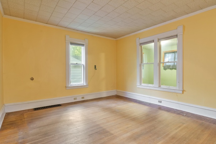 704 irving, ROCKFORD, Illinois 61101, 3 Bedrooms Bedrooms, ,1 BathroomBathrooms,House,For Sale,irving,202605232