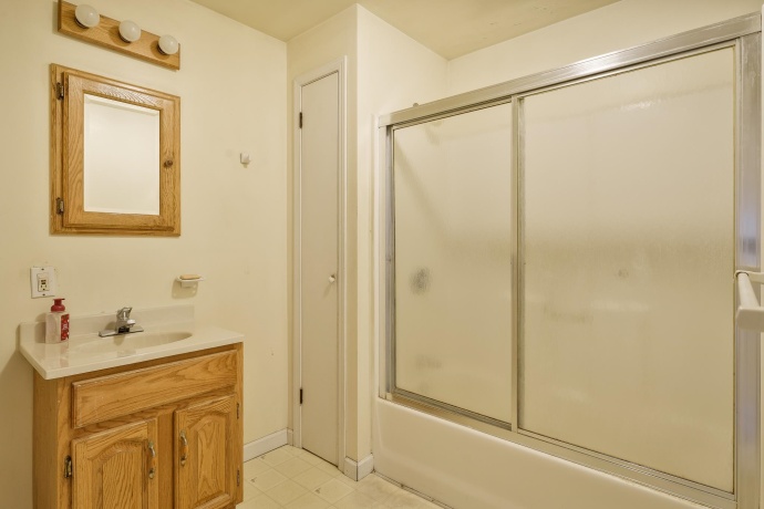 704 irving, ROCKFORD, Illinois 61101, 3 Bedrooms Bedrooms, ,1 BathroomBathrooms,House,For Sale,irving,202605232