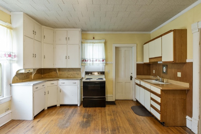 704 irving, ROCKFORD, Illinois 61101, 3 Bedrooms Bedrooms, ,1 BathroomBathrooms,House,For Sale,irving,202605232