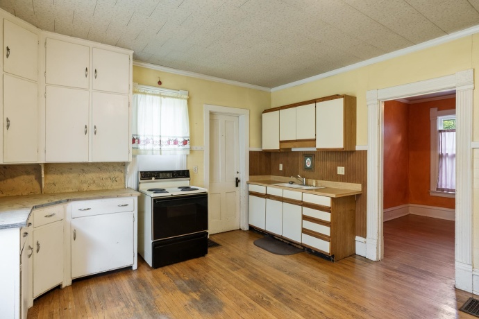 704 irving, ROCKFORD, Illinois 61101, 3 Bedrooms Bedrooms, ,1 BathroomBathrooms,House,For Sale,irving,202605232
