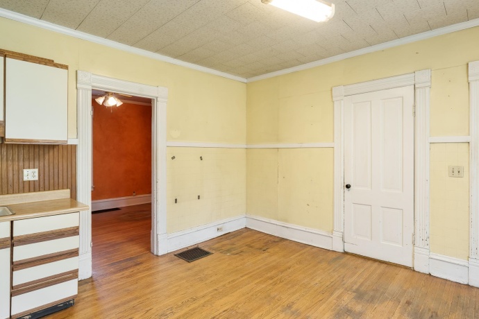 704 irving, ROCKFORD, Illinois 61101, 3 Bedrooms Bedrooms, ,1 BathroomBathrooms,House,For Sale,irving,202605232