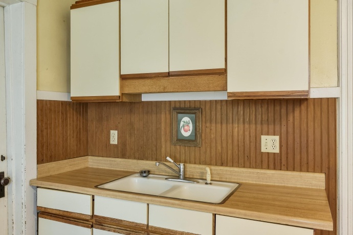 704 irving, ROCKFORD, Illinois 61101, 3 Bedrooms Bedrooms, ,1 BathroomBathrooms,House,For Sale,irving,202605232