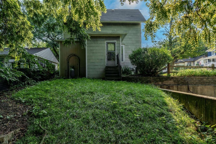 704 irving, ROCKFORD, Illinois 61101, 3 Bedrooms Bedrooms, ,1 BathroomBathrooms,House,For Sale,irving,202605232