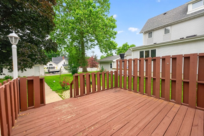 905 Hennepin, DIXON, Illinois 61021, 3 Bedrooms Bedrooms, ,2 BathroomsBathrooms,House,For Sale,Hennepin,202603932