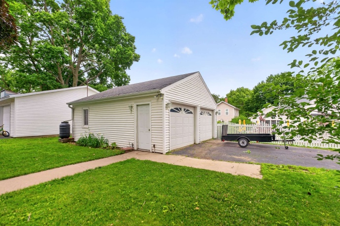 905 Hennepin, DIXON, Illinois 61021, 3 Bedrooms Bedrooms, ,2 BathroomsBathrooms,House,For Sale,Hennepin,202603932