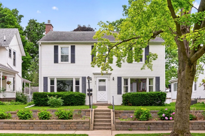 905 Hennepin, DIXON, Illinois 61021, 3 Bedrooms Bedrooms, ,2 BathroomsBathrooms,House,For Sale,Hennepin,202603932