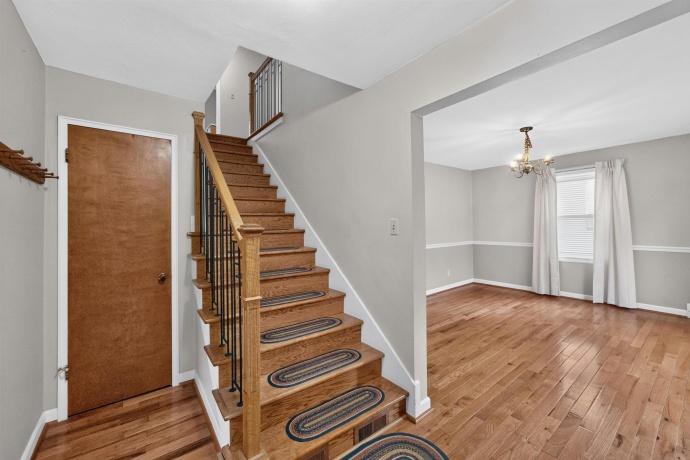 905 Hennepin, DIXON, Illinois 61021, 3 Bedrooms Bedrooms, ,2 BathroomsBathrooms,House,For Sale,Hennepin,202603932