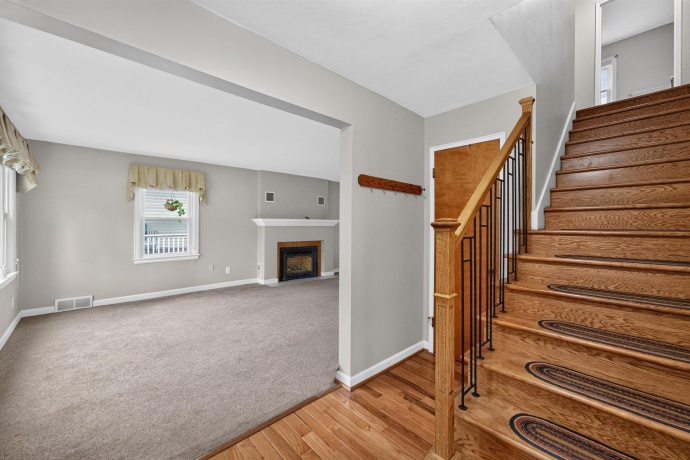 905 Hennepin, DIXON, Illinois 61021, 3 Bedrooms Bedrooms, ,2 BathroomsBathrooms,House,For Sale,Hennepin,202603932