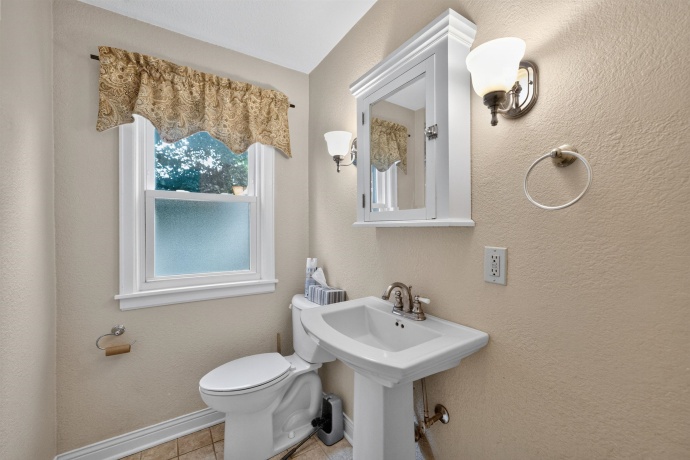 905 Hennepin, DIXON, Illinois 61021, 3 Bedrooms Bedrooms, ,2 BathroomsBathrooms,House,For Sale,Hennepin,202603932