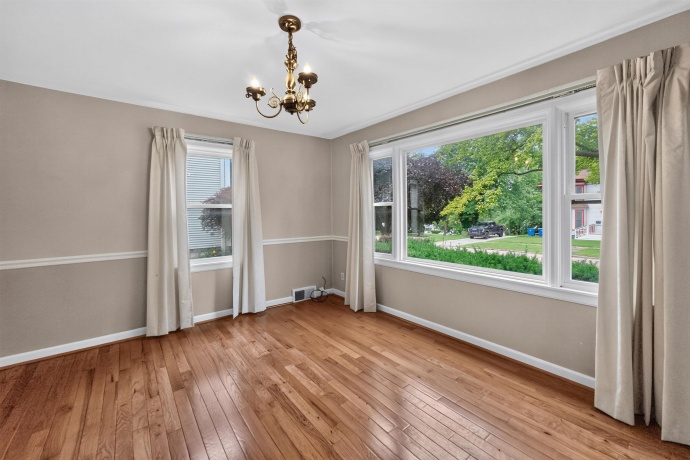 905 Hennepin, DIXON, Illinois 61021, 3 Bedrooms Bedrooms, ,2 BathroomsBathrooms,House,For Sale,Hennepin,202603932