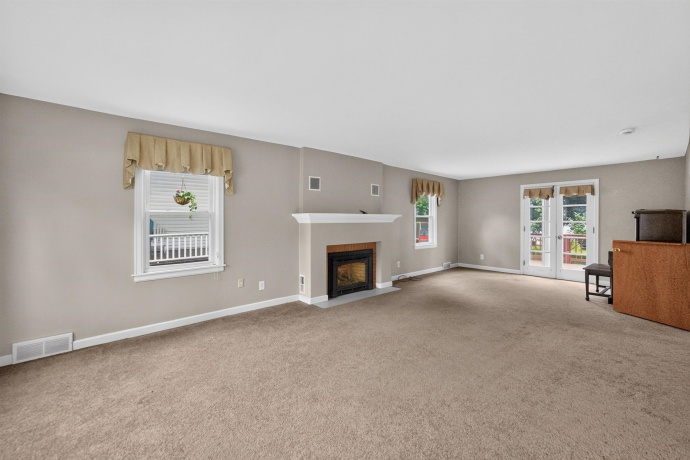 905 Hennepin, DIXON, Illinois 61021, 3 Bedrooms Bedrooms, ,2 BathroomsBathrooms,House,For Sale,Hennepin,202603932