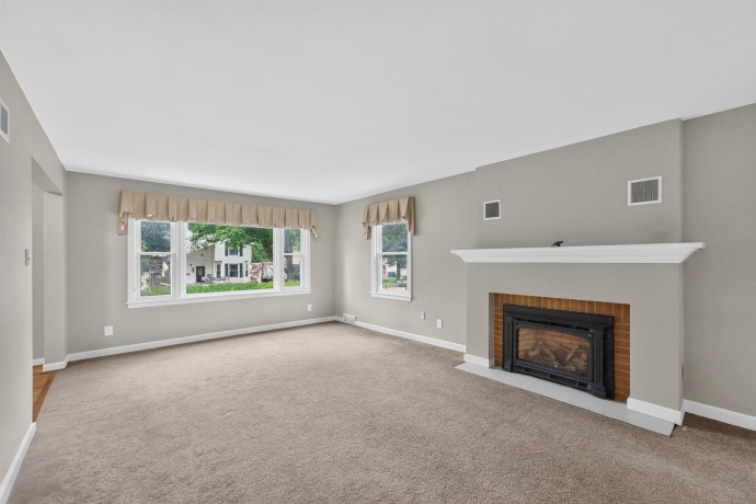 905 Hennepin, DIXON, Illinois 61021, 3 Bedrooms Bedrooms, ,2 BathroomsBathrooms,House,For Sale,Hennepin,202603932