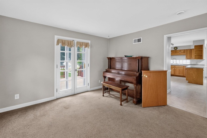 905 Hennepin, DIXON, Illinois 61021, 3 Bedrooms Bedrooms, ,2 BathroomsBathrooms,House,For Sale,Hennepin,202603932