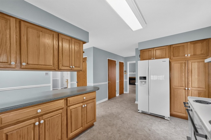 905 Hennepin, DIXON, Illinois 61021, 3 Bedrooms Bedrooms, ,2 BathroomsBathrooms,House,For Sale,Hennepin,202603932