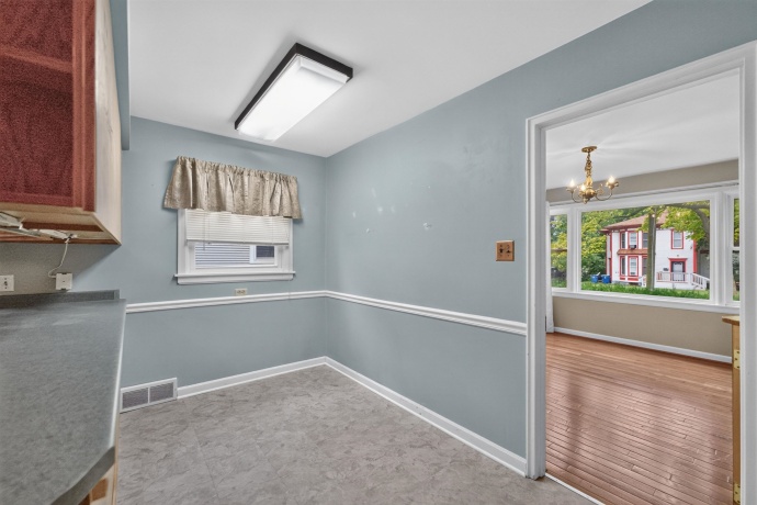 905 Hennepin, DIXON, Illinois 61021, 3 Bedrooms Bedrooms, ,2 BathroomsBathrooms,House,For Sale,Hennepin,202603932