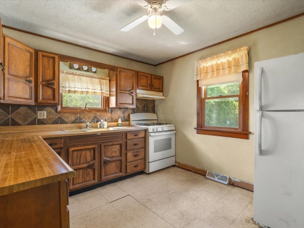 15 Walnut, Cedarville, Illinois 61013, 2 Bedrooms Bedrooms, ,1 BathroomBathrooms,House,For Sale,Walnut,202605249