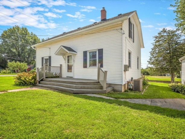 15 Walnut, Cedarville, Illinois 61013, 2 Bedrooms Bedrooms, ,1 BathroomBathrooms,House,For Sale,Walnut,202605249