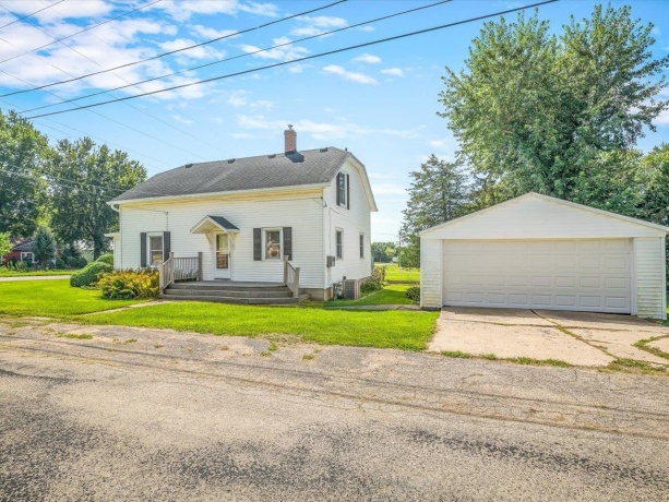 15 Walnut, Cedarville, Illinois 61013, 2 Bedrooms Bedrooms, ,1 BathroomBathrooms,House,For Sale,Walnut,202605249
