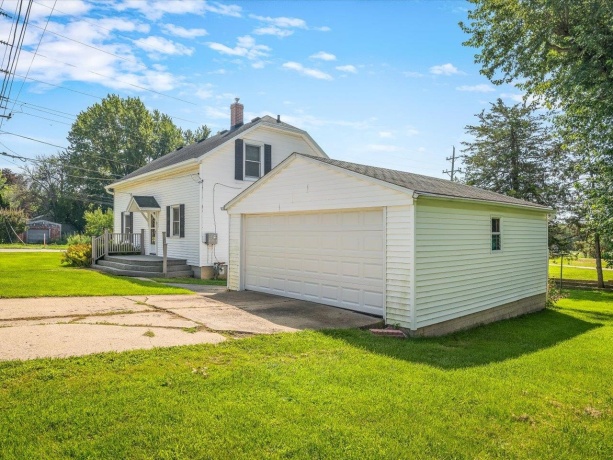 15 Walnut, Cedarville, Illinois 61013, 2 Bedrooms Bedrooms, ,1 BathroomBathrooms,House,For Sale,Walnut,202605249