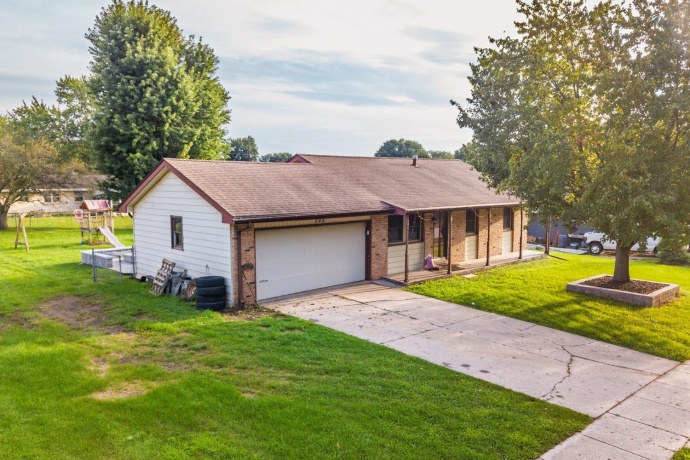303 Hough, MACHESNEY PARK, Illinois 61115, 3 Bedrooms Bedrooms, ,1 BathroomBathrooms,House,For Sale,Hough,202605253