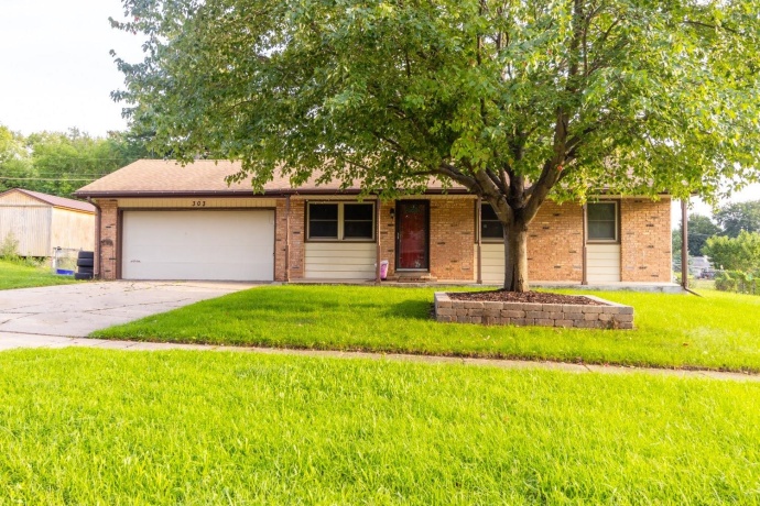 303 Hough, MACHESNEY PARK, Illinois 61115, 3 Bedrooms Bedrooms, ,1 BathroomBathrooms,House,For Sale,Hough,202605253