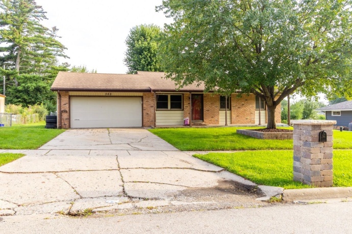 303 Hough, MACHESNEY PARK, Illinois 61115, 3 Bedrooms Bedrooms, ,1 BathroomBathrooms,House,For Sale,Hough,202605253