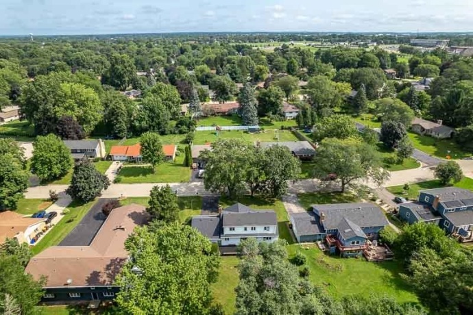 5803 CLARENDON, ROCKFORD, Illinois 61114, 4 Bedrooms Bedrooms, ,2 BathroomsBathrooms,House,For Sale,CLARENDON,202605255