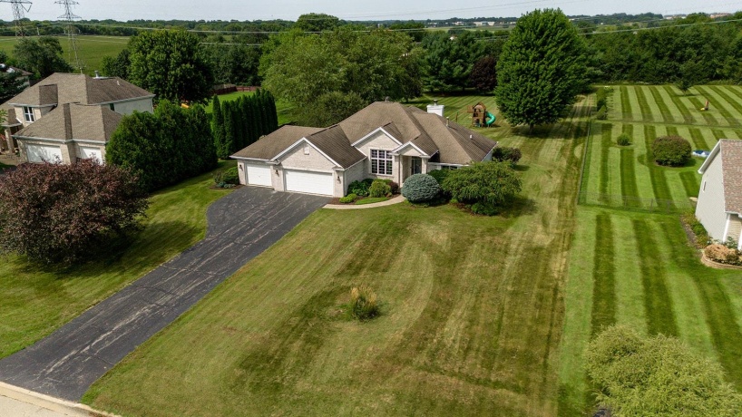 7848 Moore Hill, BELVIDERE, Illinois 61008, 3 Bedrooms Bedrooms, ,3 BathroomsBathrooms,House,For Sale,Moore Hill,202605260