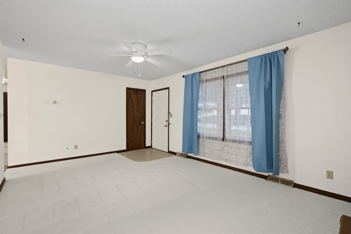 618 Clinton, GALENA, Illinois 61036, 3 Bedrooms Bedrooms, ,2 BathroomsBathrooms,House,For Sale,Clinton,202605261