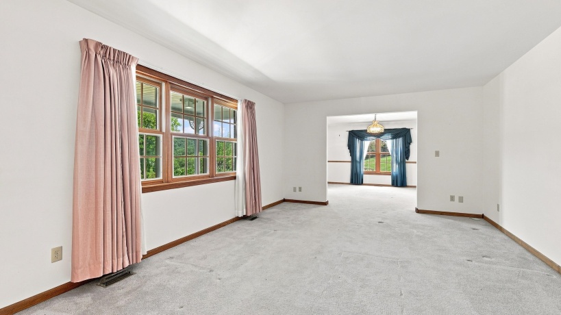 1135 Menzemer, ELIZABETH, Illinois 61028, 3 Bedrooms Bedrooms, ,3 BathroomsBathrooms,House,For Sale,Menzemer,202605268