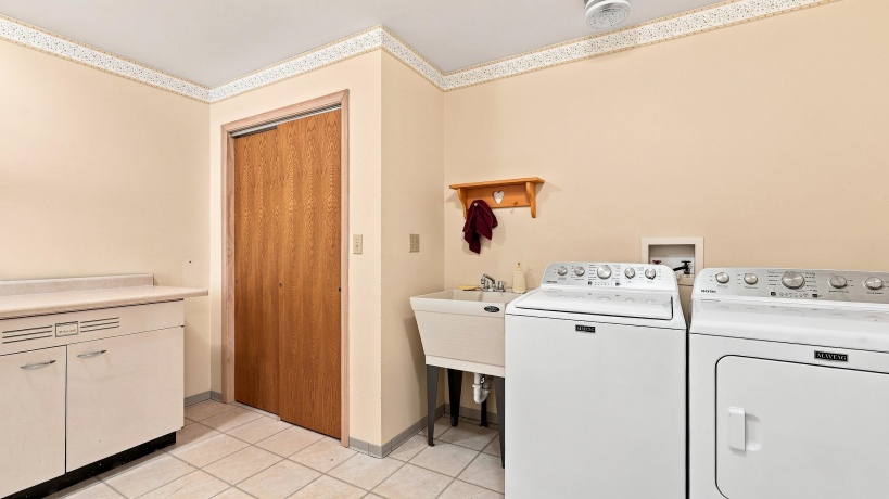 1135 Menzemer, ELIZABETH, Illinois 61028, 3 Bedrooms Bedrooms, ,3 BathroomsBathrooms,House,For Sale,Menzemer,202605268