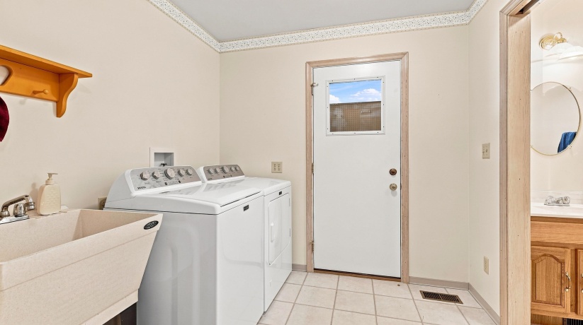 1135 Menzemer, ELIZABETH, Illinois 61028, 3 Bedrooms Bedrooms, ,3 BathroomsBathrooms,House,For Sale,Menzemer,202605268