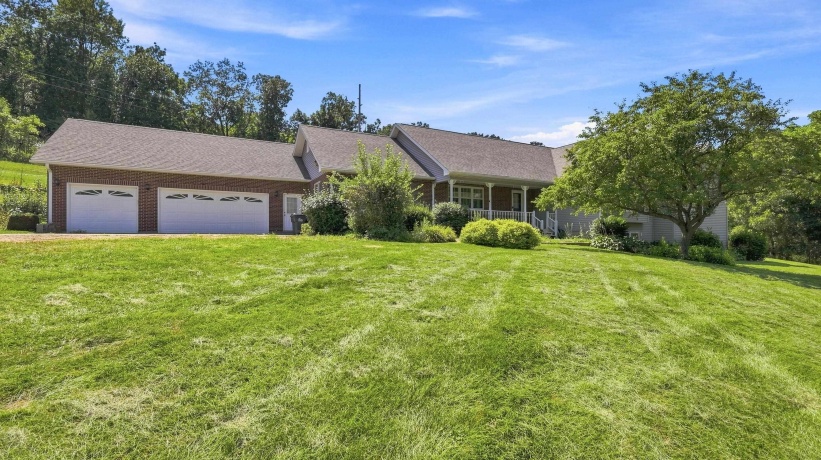 1135 Menzemer, ELIZABETH, Illinois 61028, 3 Bedrooms Bedrooms, ,3 BathroomsBathrooms,House,For Sale,Menzemer,202605268