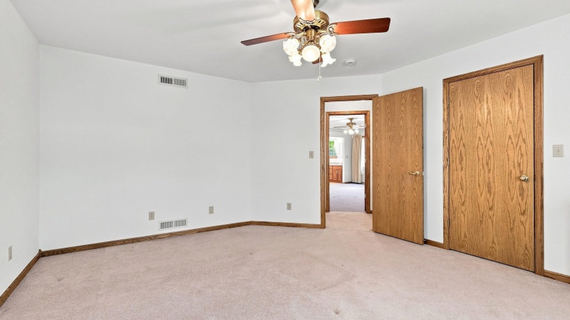 1135 Menzemer, ELIZABETH, Illinois 61028, 3 Bedrooms Bedrooms, ,3 BathroomsBathrooms,House,For Sale,Menzemer,202605268