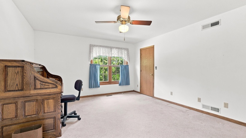 1135 Menzemer, ELIZABETH, Illinois 61028, 3 Bedrooms Bedrooms, ,3 BathroomsBathrooms,House,For Sale,Menzemer,202605268