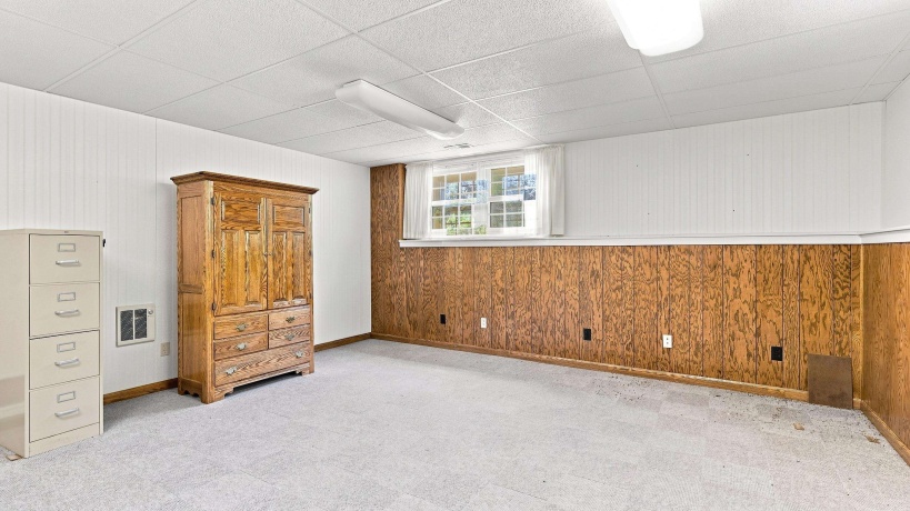 1135 Menzemer, ELIZABETH, Illinois 61028, 3 Bedrooms Bedrooms, ,3 BathroomsBathrooms,House,For Sale,Menzemer,202605268