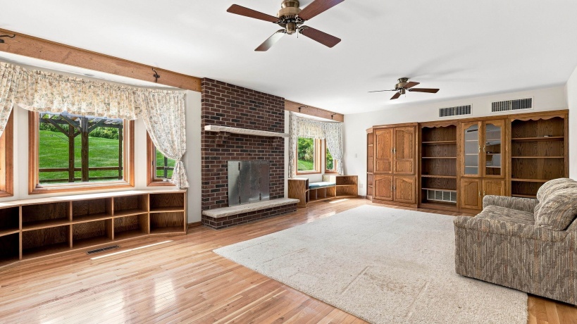 1135 Menzemer, ELIZABETH, Illinois 61028, 3 Bedrooms Bedrooms, ,3 BathroomsBathrooms,House,For Sale,Menzemer,202605268