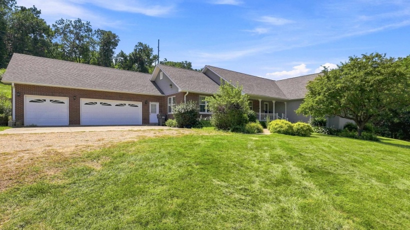 1135 Menzemer, ELIZABETH, Illinois 61028, 3 Bedrooms Bedrooms, ,3 BathroomsBathrooms,House,For Sale,Menzemer,202605268