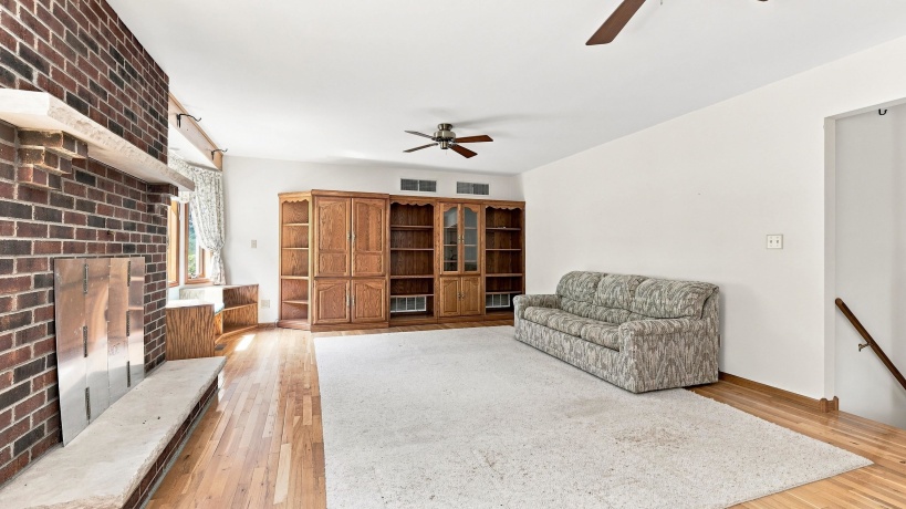 1135 Menzemer, ELIZABETH, Illinois 61028, 3 Bedrooms Bedrooms, ,3 BathroomsBathrooms,House,For Sale,Menzemer,202605268