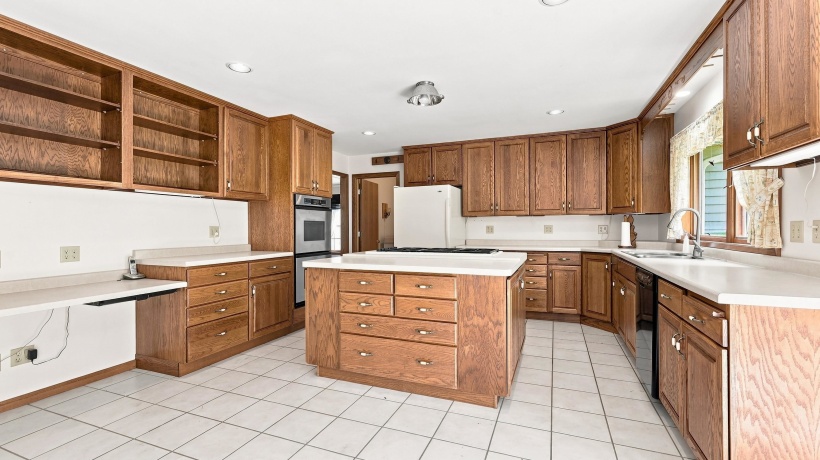 1135 Menzemer, ELIZABETH, Illinois 61028, 3 Bedrooms Bedrooms, ,3 BathroomsBathrooms,House,For Sale,Menzemer,202605268