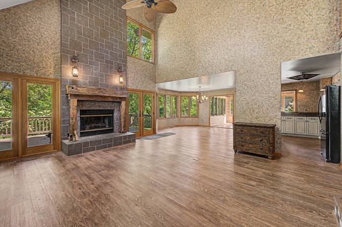 14 Vermillion, GALENA, Illinois 61036, 4 Bedrooms Bedrooms, ,3 BathroomsBathrooms,House,For Sale,Vermillion,202605272