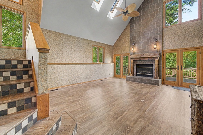 14 Vermillion, GALENA, Illinois 61036, 4 Bedrooms Bedrooms, ,3 BathroomsBathrooms,House,For Sale,Vermillion,202605272
