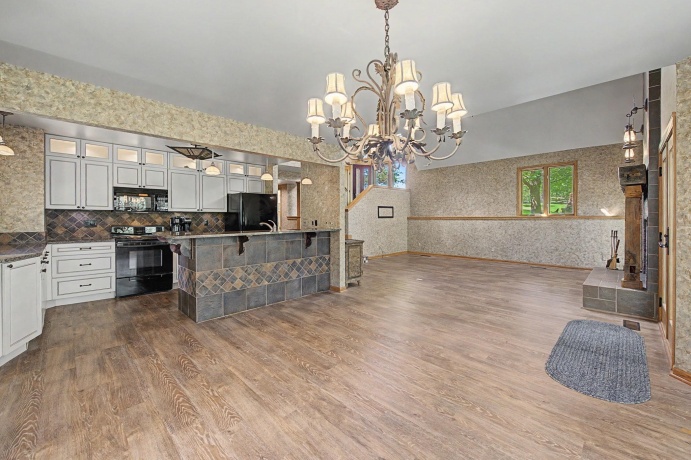 14 Vermillion, GALENA, Illinois 61036, 4 Bedrooms Bedrooms, ,3 BathroomsBathrooms,House,For Sale,Vermillion,202605272