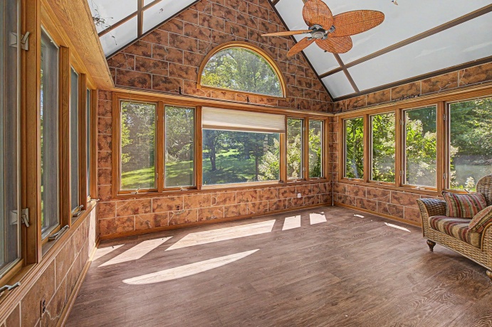 14 Vermillion, GALENA, Illinois 61036, 4 Bedrooms Bedrooms, ,3 BathroomsBathrooms,House,For Sale,Vermillion,202605272