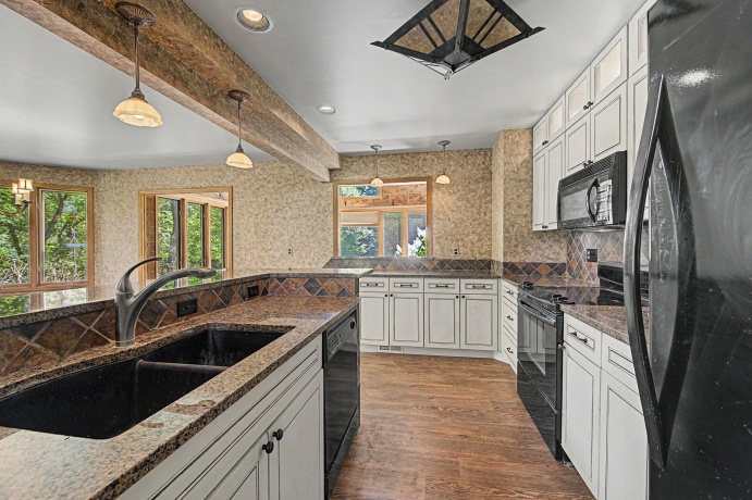 14 Vermillion, GALENA, Illinois 61036, 4 Bedrooms Bedrooms, ,3 BathroomsBathrooms,House,For Sale,Vermillion,202605272