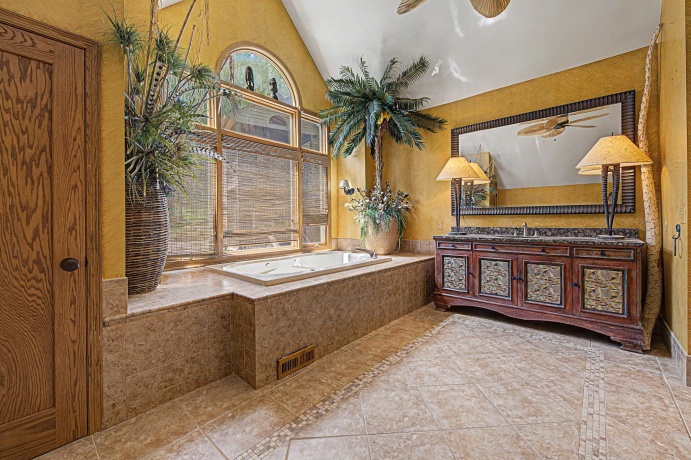 14 Vermillion, GALENA, Illinois 61036, 4 Bedrooms Bedrooms, ,3 BathroomsBathrooms,House,For Sale,Vermillion,202605272