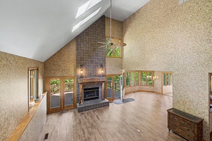 14 Vermillion, GALENA, Illinois 61036, 4 Bedrooms Bedrooms, ,3 BathroomsBathrooms,House,For Sale,Vermillion,202605272